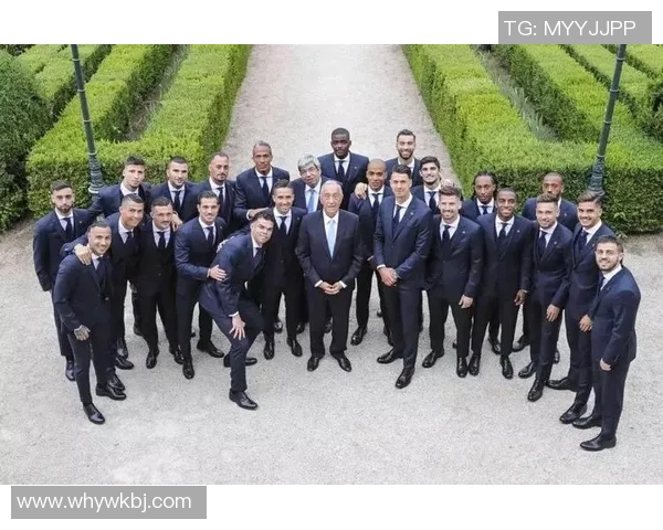 南非足球模特:展现运动与时尚的完美结合与魅力风采 南非足球模特:展现运动与时尚的完美结合与魅力风采